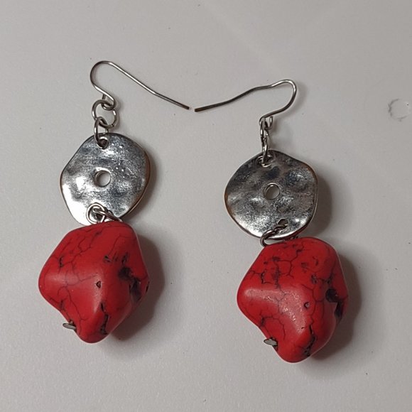 Red Dyed Howlite And Silver Tone Metal Dangle Earrings - Picture 1 of 10